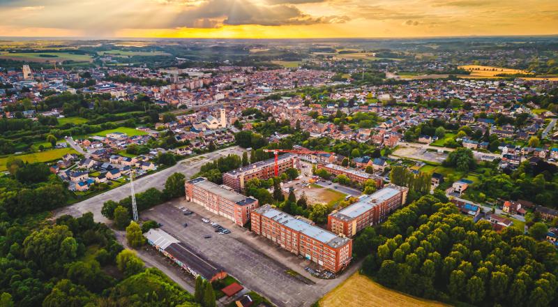 Dronebeeld van de vernieuwde Ambiorix-site 